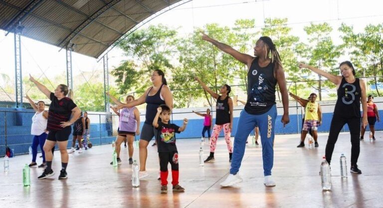 Sucesso no mundo fitness, zumba se torna programa social em cidade fluminense