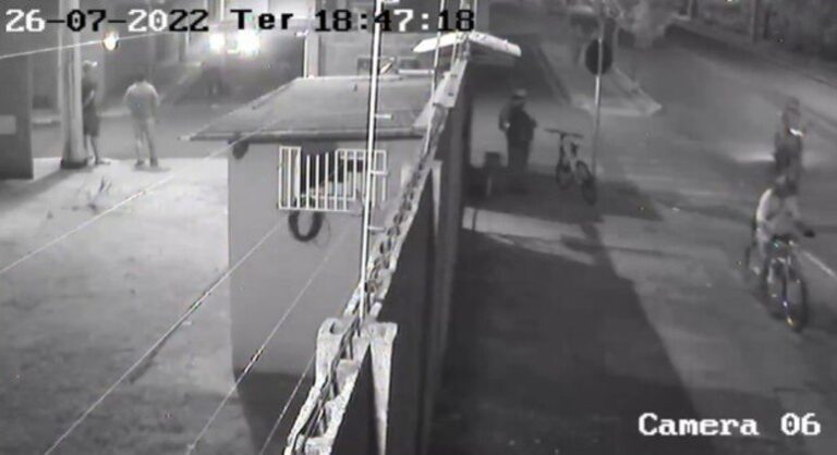 VÍDEO: Homem encontra conta com dinheiro e devolve para mulher em Campo Grande