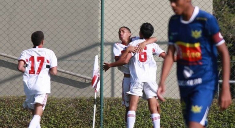 Virada, goleada e classificação em vitórias do sub-15 e sub-17 do São Paulo nos Paulistas
