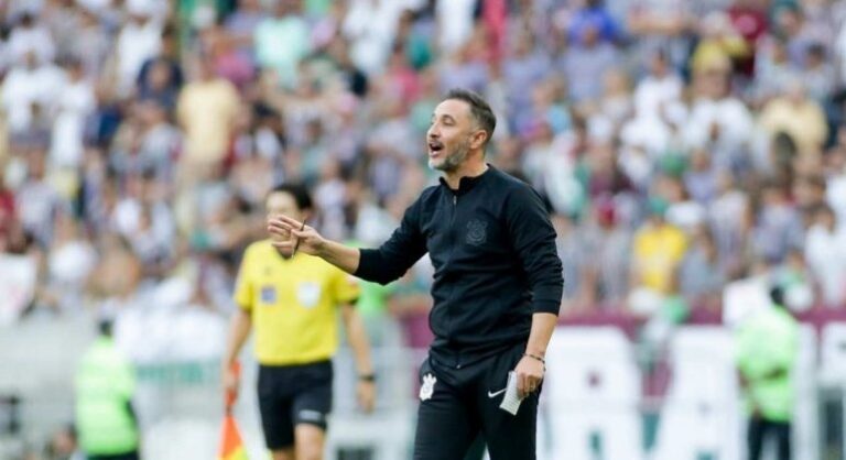 Vítor Pereira destaca espírito do Corinthians contra o Galo e elogia goleiro estreante: ‘Hoje foi Carlão’