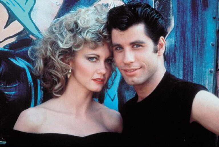 John Travolta deixa despedida inspirado em ‘Grease’ para Olivia Newton-John