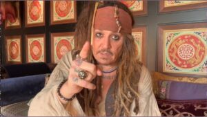 Johnny Depp ajuda fã doente e volta a dar vida a Jack Sparrow