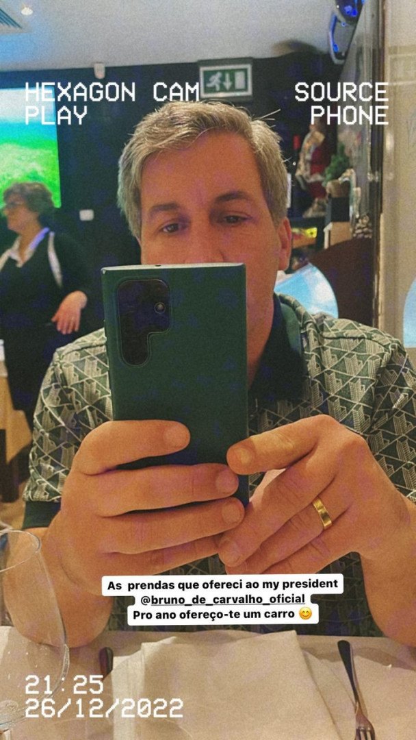 Liliana Almeida mostra prenda que deu a Bruno de Carvalho e faz promessa