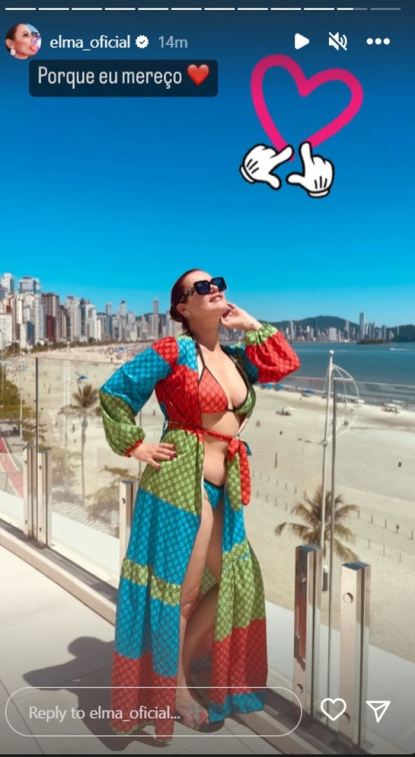 Mulher fatal. Aos 49 anos, Elma Aveiro dá nas vistas em biquíni no Brasil