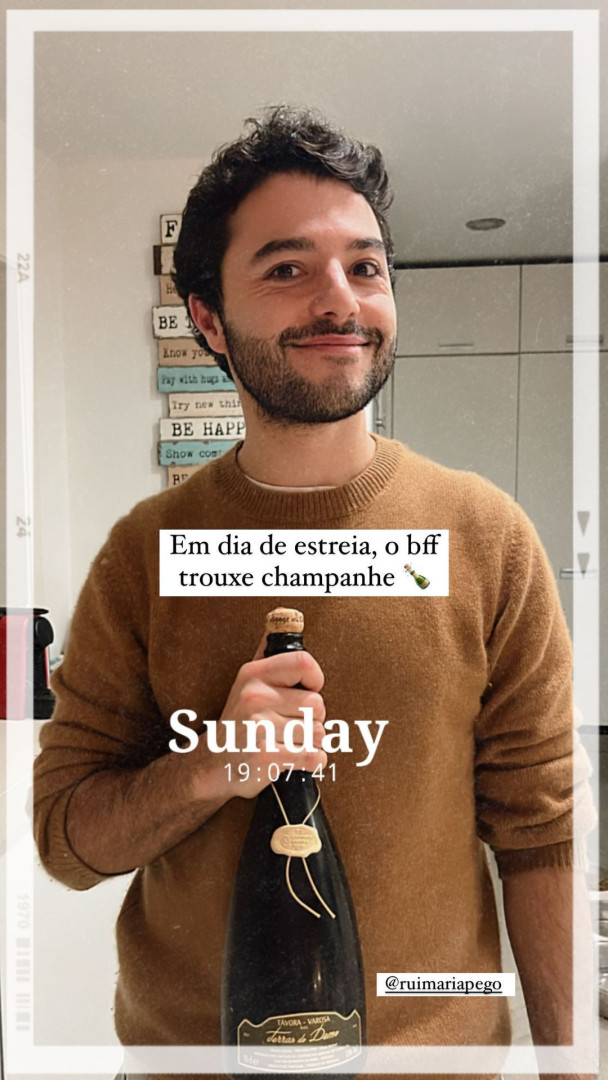 Em dia de estreia, Maria Botelho Moniz recebeu surpresa do melhor amigo