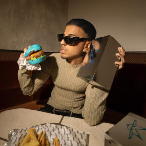 Georgina e filhos surpreendidos em casa por... famosos hambúrgueres azuis