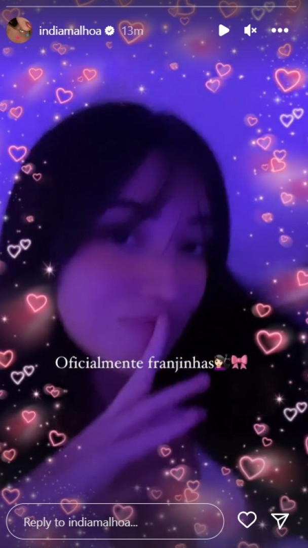 India Malhoa mostra novo visual: "Oficialmente franjinhas"