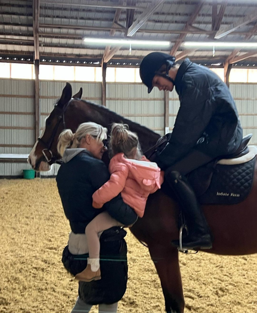 Como está crescida a filha de Gigi Hadid e Zayn Malik