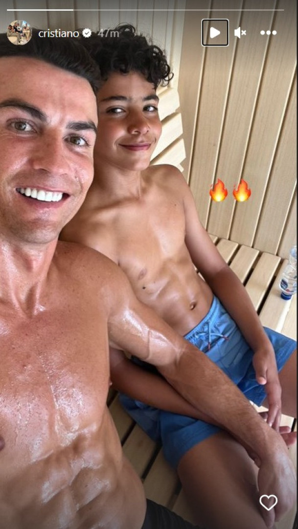 Tal pai, tal filho. Ronaldo em nova foto com Cristianinho… na sauna