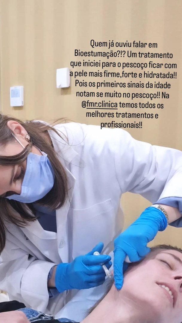 Aos 41 anos, Romana faz tratamento para eliminar a flacidez no pescoço