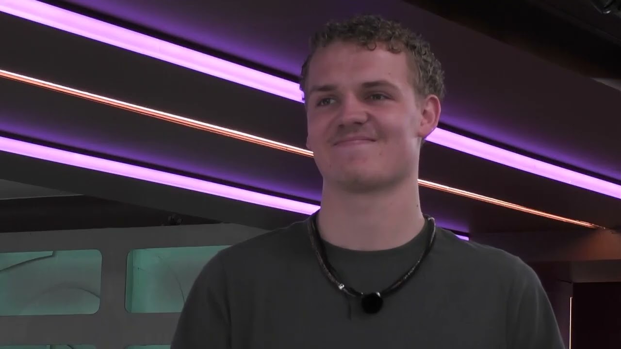 Emocionante! Concorrente do Big Brother obrigada a ignorar o próprio cão