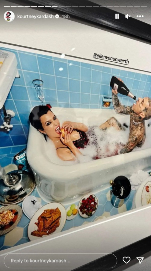 Kourtney Kardashian chamada "nojenta" por comer na casa de banho