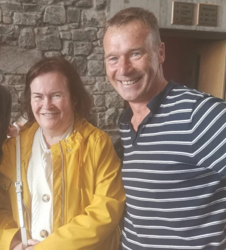 Susan Boyle faz rara aparição 13 anos após ‘Britain’s Got Talent’