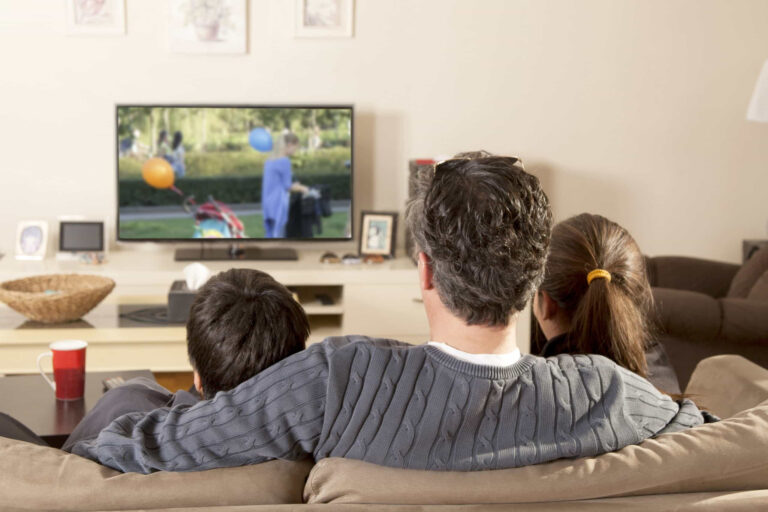 Televisão ou projetor? Eis as vantagens que deve ter em conta