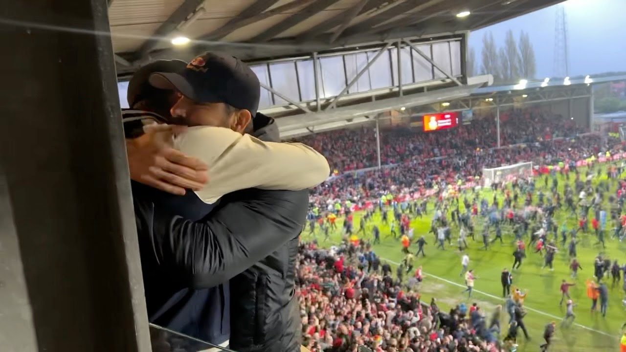 Clube de futebol de Ryan Reynolds subiu de divisão. Eis a reação do ator