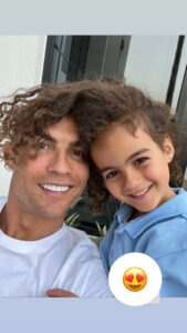 Cristiano Ronaldo mostra carinhosa fotografia com a filha Alana
