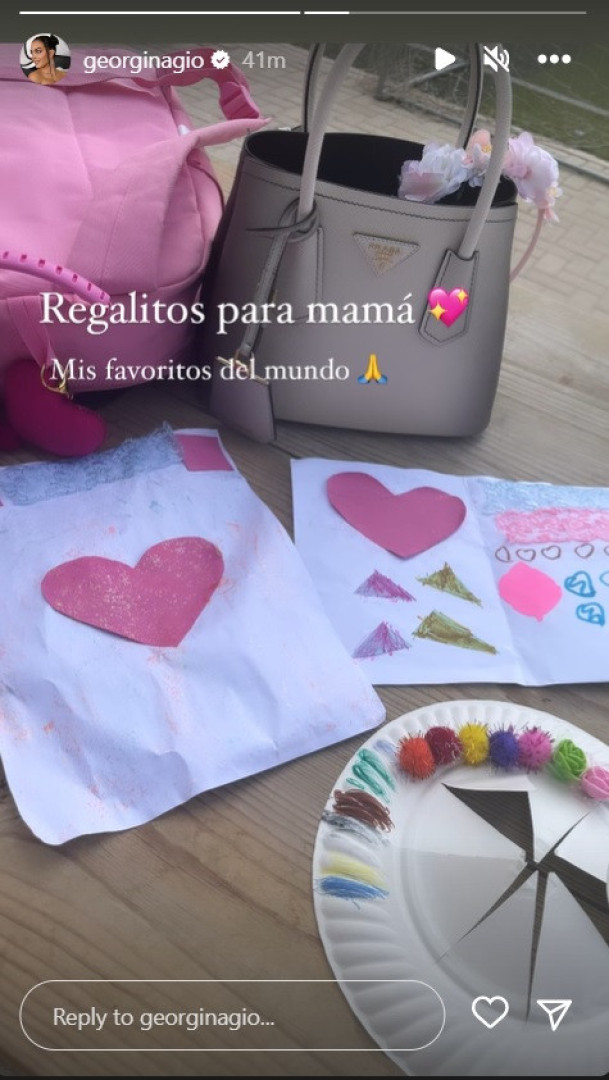 Georgina Rodríguez encantada com presentes oferecidos pelos filhos