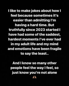 Hailey Bieber confessa que viveu os momentos "mais tristes e difíceis"