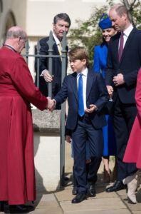 Príncipe George tem atitude de rei e surpreende admiradores