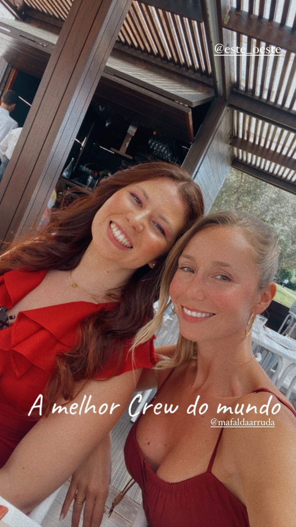 Sofia Arruda em rara fotografia ao lado da irmã