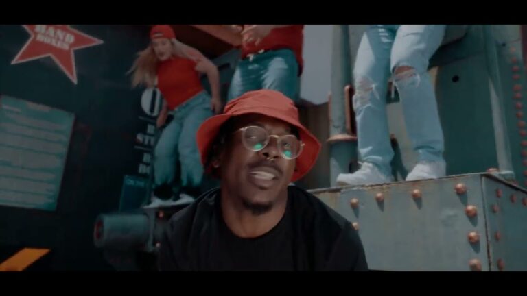 ‘Castigo’. Eis o novo videoclipe de Bruno de Carvalho com Scró Q Cuia