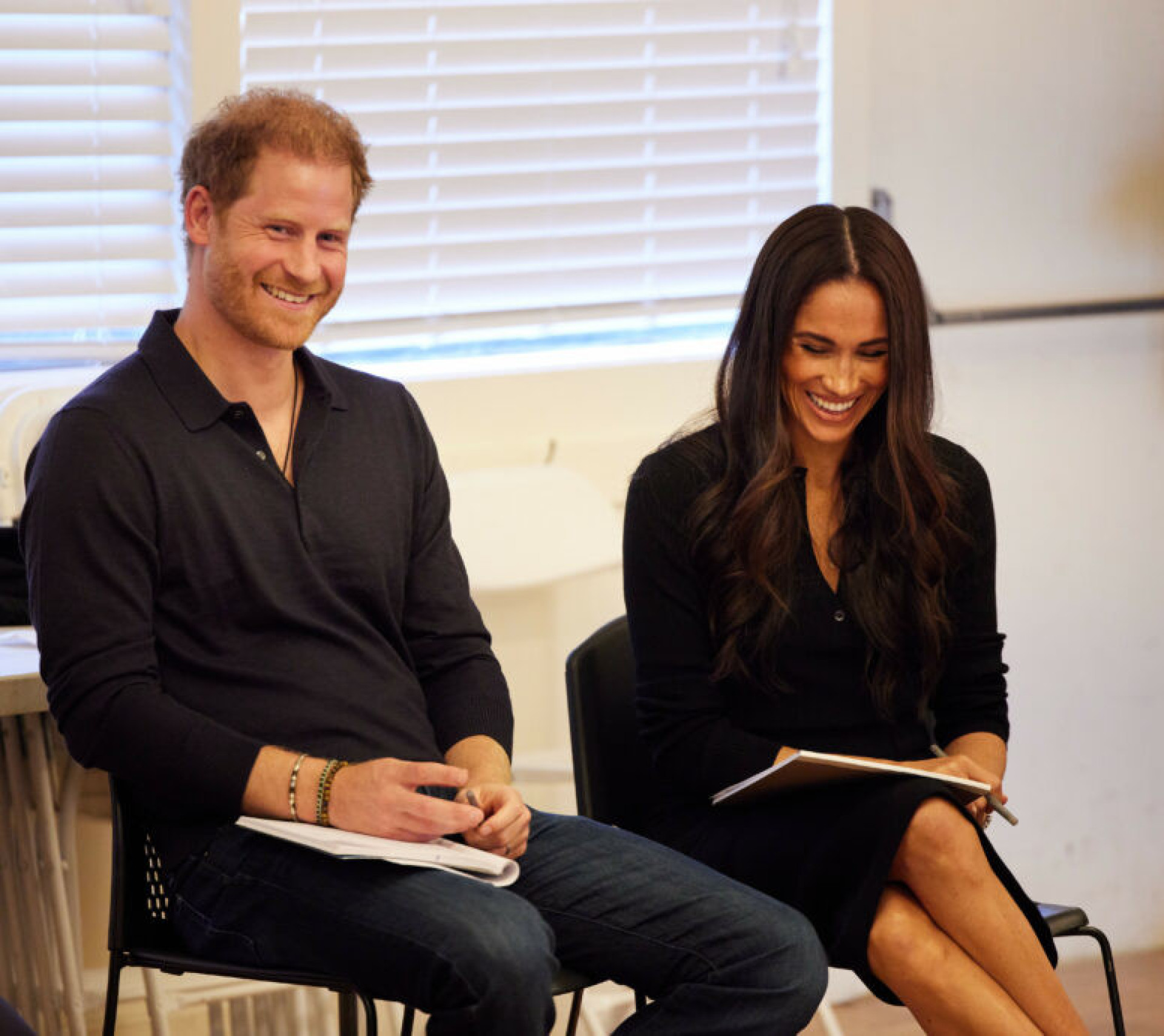 Harry e Meghan Markle estiveram à conversa com adolescentes