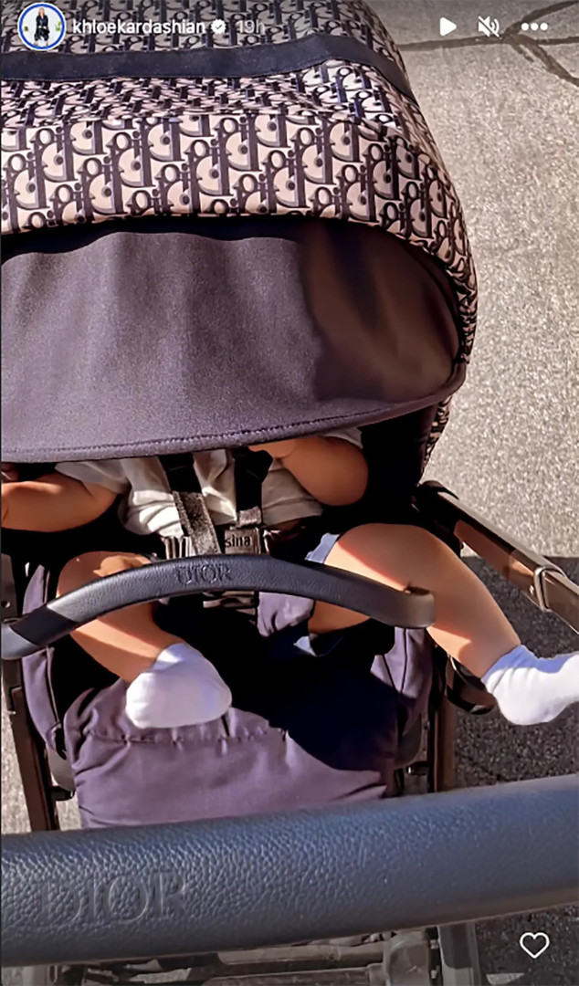 Khloé Kardashian e o carrinho de bebé que custa quase 5 mil dólares