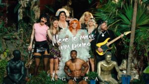 Super ruiva Ágata aparece com visual radicalmente diferente