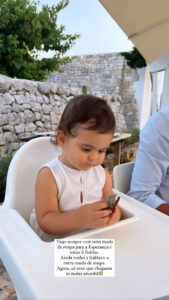 Catarina Gouveia viajou com a filha e ficou "sem malas e sem carrinho"