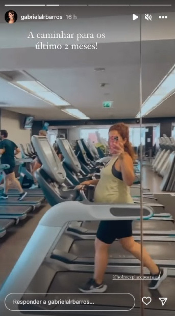 A 2 meses de ser mãe, a nova imagem da barriguinha de Gabriela Barros
