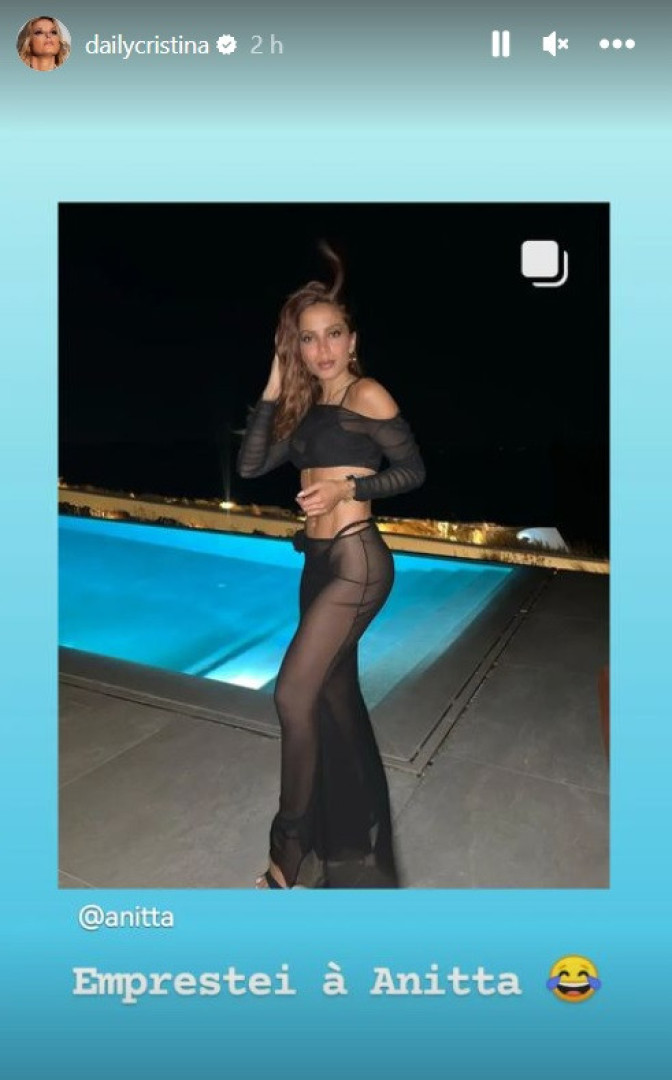 Anitta com look igual ao que Cristina Ferreira usou na festa da TVI