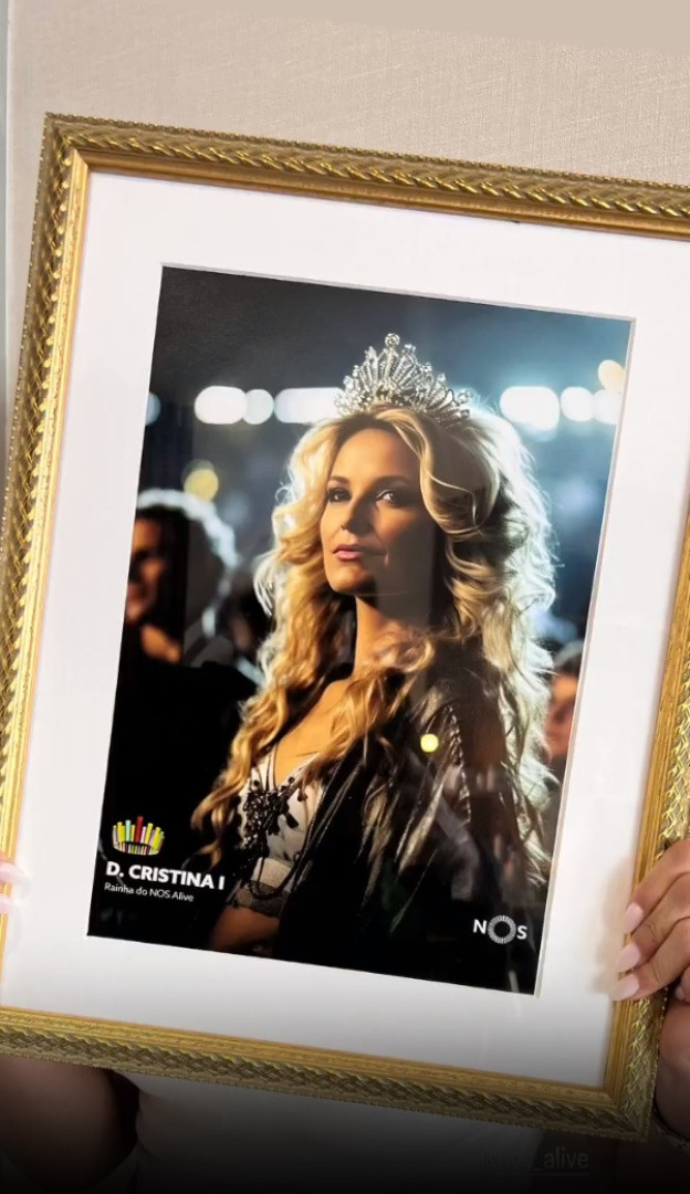 "D. Cristina I". Cristina Ferreira teve direito a retrato de rainha