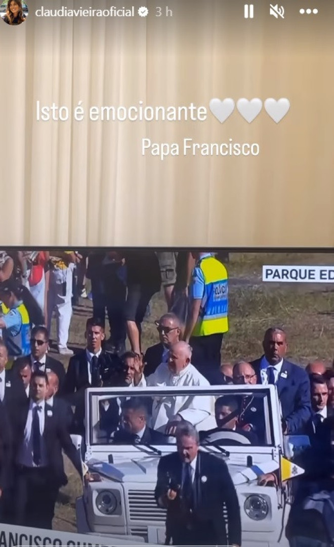 Cláudia Vieira emocionada com imagens do Papa Francisco