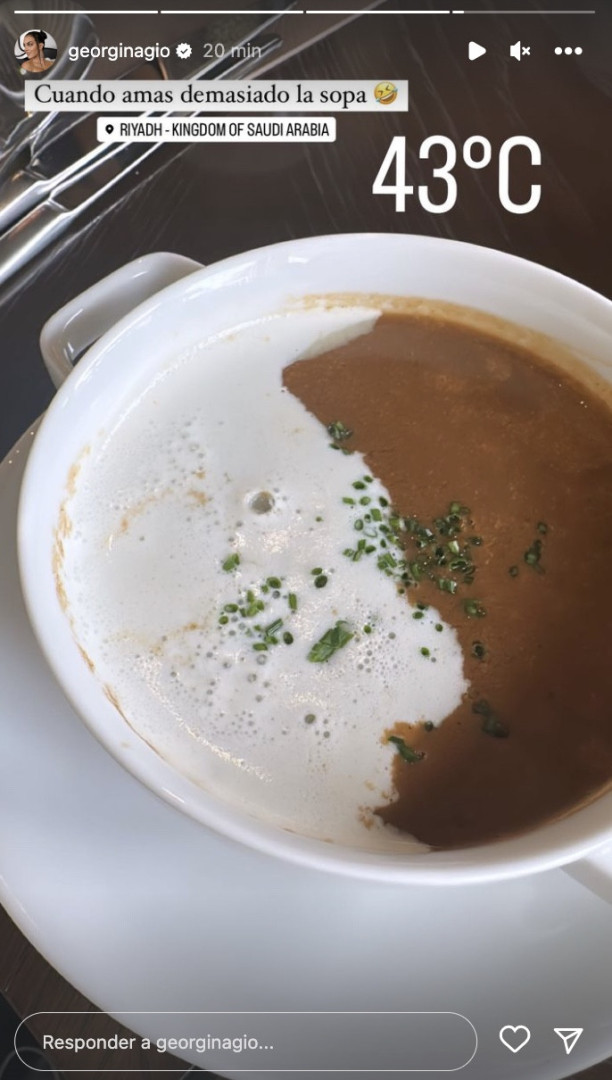 Georgina mostra-se de volta à Arábia Saudita e a comer… sopa