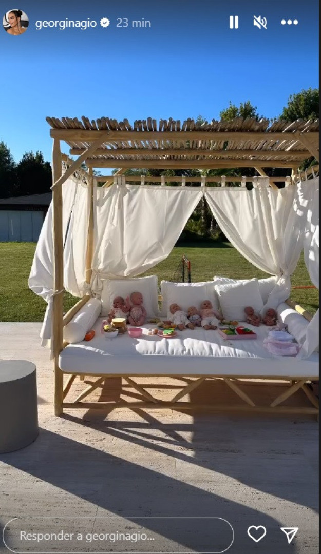 Georgina Rodríguez mostra brincadeira dos filhos no jardim