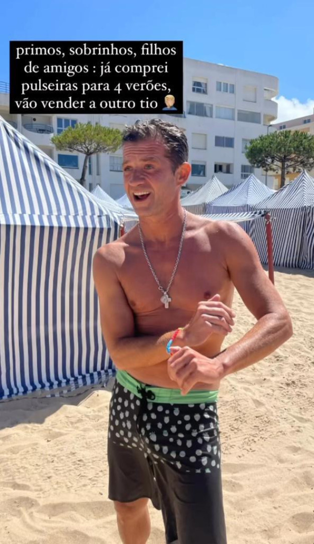 "Já comprei pulseiras para quatro verões, vão vender a outro tio"