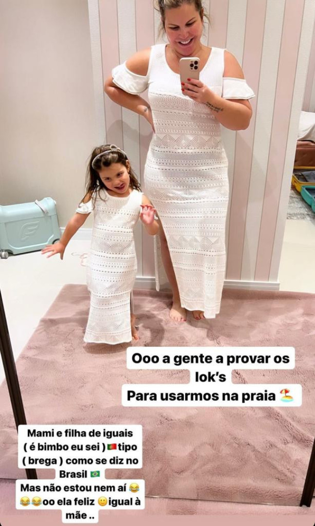 Katia Aveiro usa visual igual ao da filha