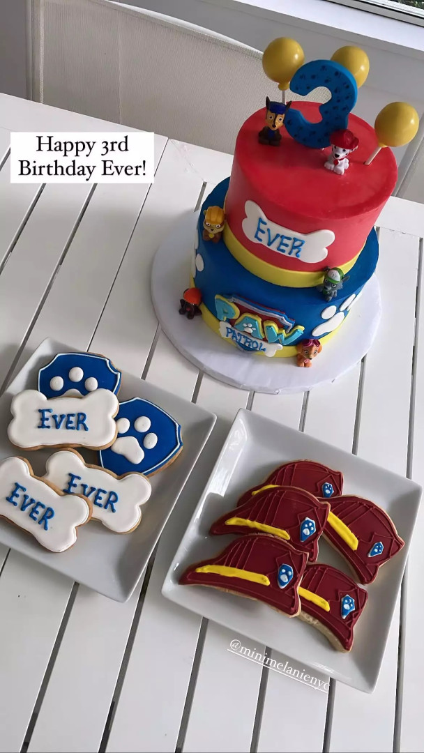 Lea Michele assinala os 3 anos do filho e mostra bolo de aniversário