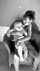 Marco Costa com a filha: "Nos braços do papá"