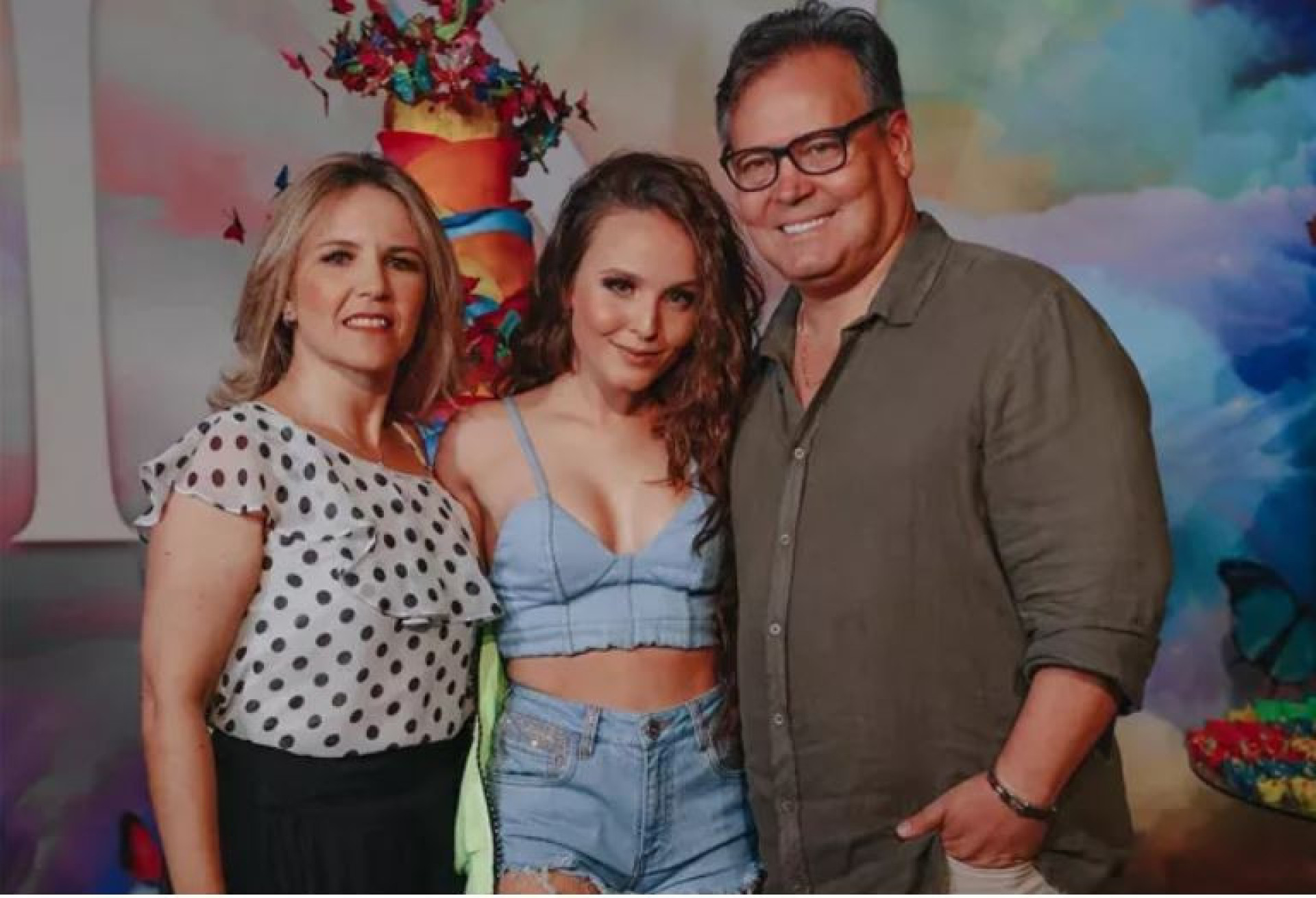 O drama de Larissa Manoela continua: mãe desmente a filha e insulta-a