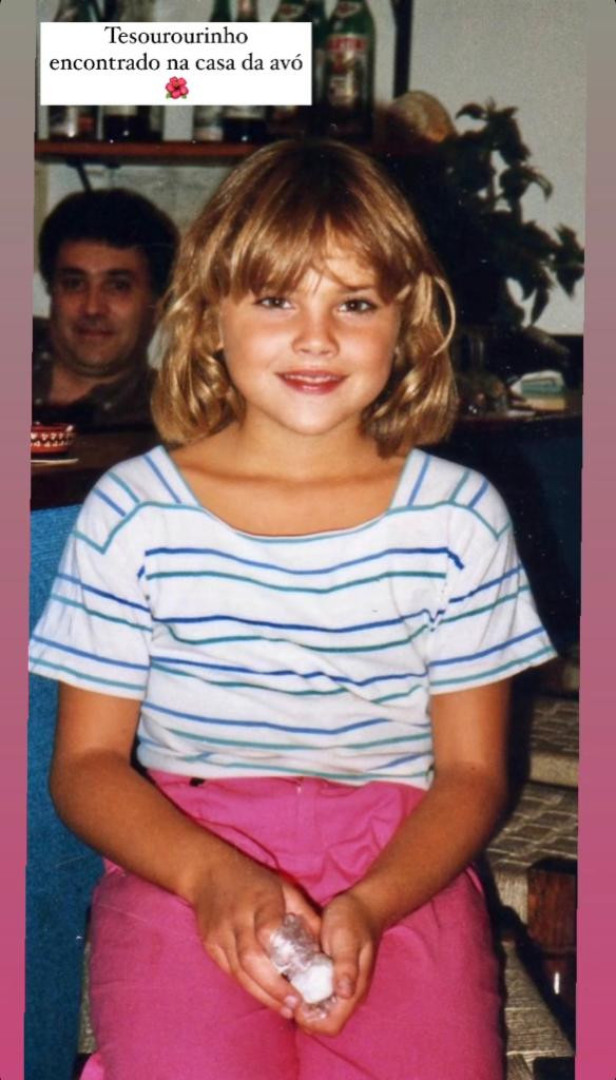 Oceana Basílio mostra foto da infância e prova que está igual