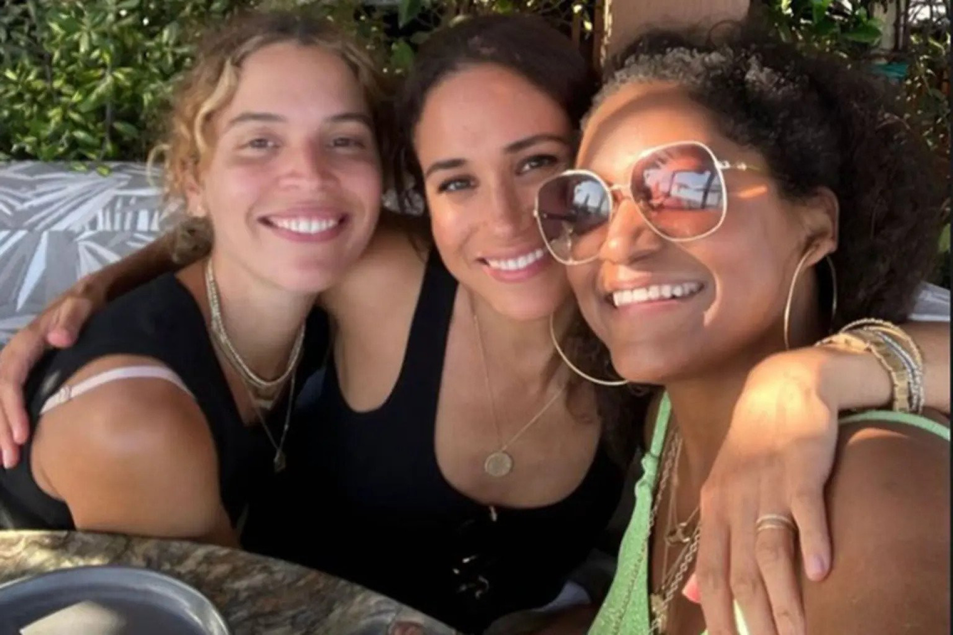 Porque é que Meghan Markle anda sem o seu anel de noivado?