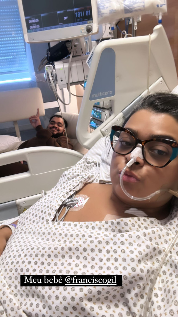 Preta Gil recebe visita do filho no hospital. "O meu bebé"