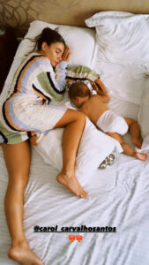 Os carinhosos gestos de David Carreira e Carolina Carvalho