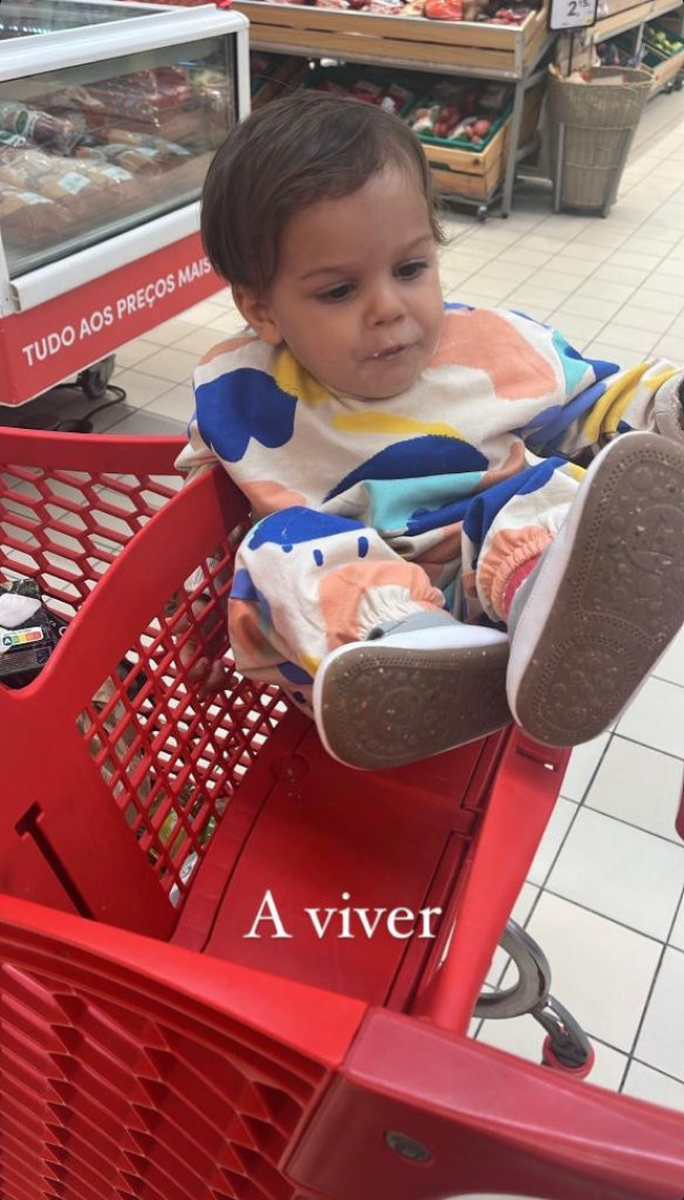 Sandra Silva mostra filho "na esplanada"