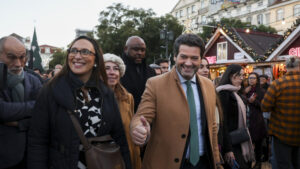 "Costa corre o risco de ficar indefinidamente refém da lentidão do MP"