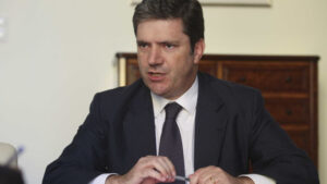 Ferro Rodrigues "completamente espantado" com palavras de Passos Coelho