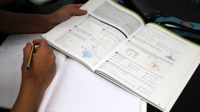 "O CDS-PP avisou: o PS no Governo traria o desastre à Educação"