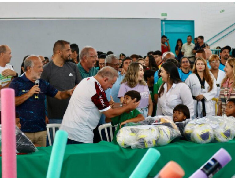 Prefeito Vilmar Mariano investe R$ 400 mil em kits esportivos em Aparecida de Goiânia