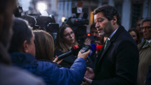 Montenegro deve "explicação cabal" sobre casa de Espinho. Partidos reagem